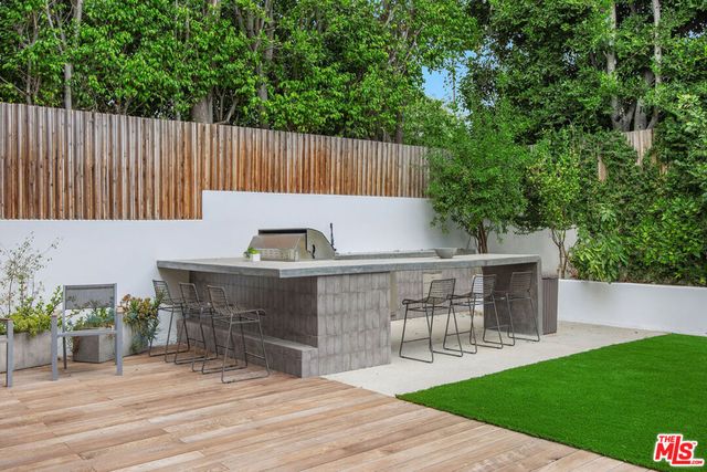 444 N Laurel Avenue, Los Angeles, CA 90048