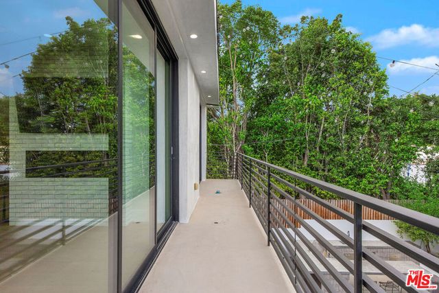 444 N Laurel Avenue, Los Angeles, CA 90048