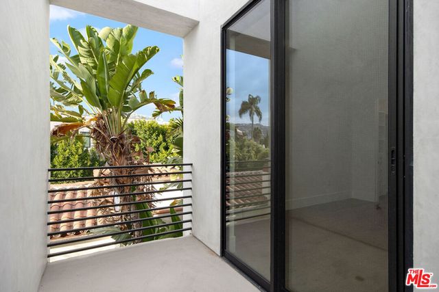 444 N Laurel Avenue, Los Angeles, CA 90048