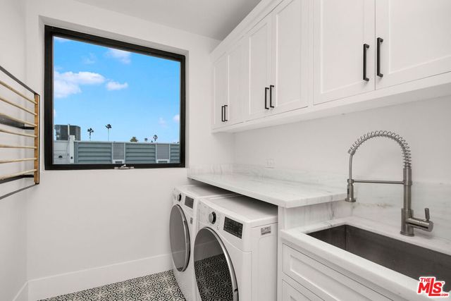 444 N Laurel Avenue, Los Angeles, CA 90048