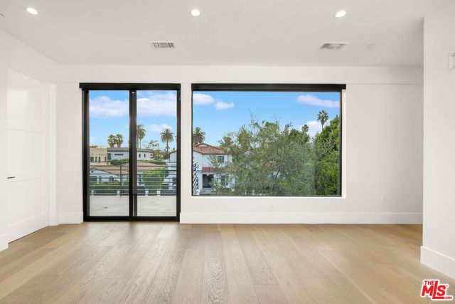 444 N Laurel Avenue, Los Angeles, CA 90048