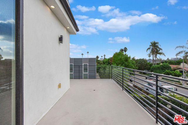 444 N Laurel Avenue, Los Angeles, CA 90048