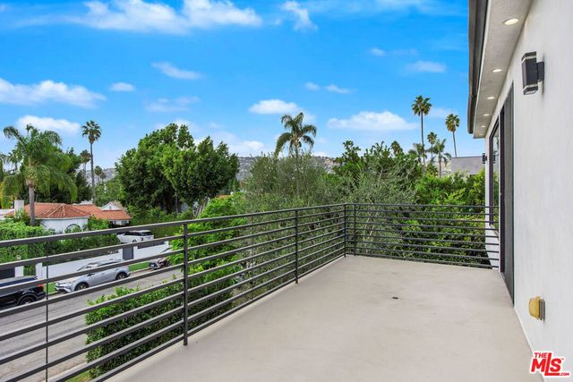 444 N Laurel Avenue, Los Angeles, CA 90048