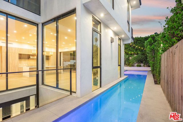 444 N Laurel Avenue, Los Angeles, CA 90048