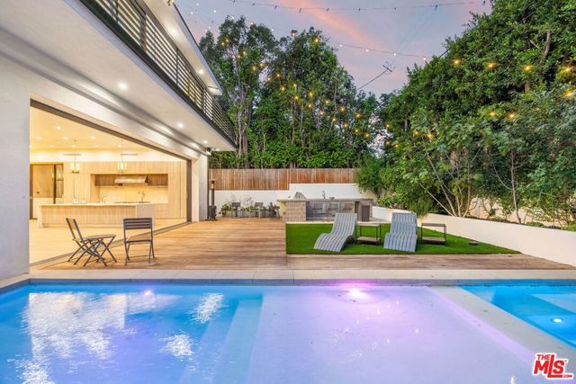 444 N Laurel Avenue, Los Angeles, CA 90048