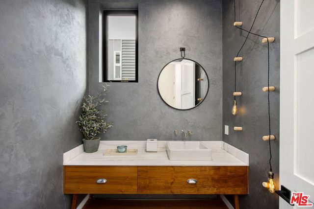 444 N Laurel Avenue, Los Angeles, CA 90048