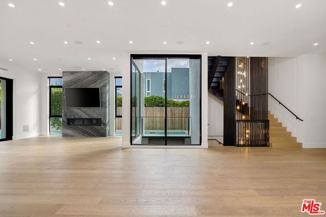 444 N Laurel Avenue, Los Angeles, CA 90048