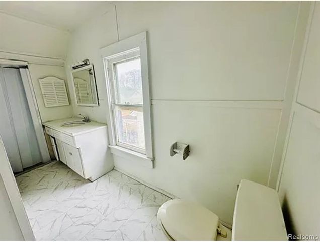 8175 Central, Center Line, MI 48015