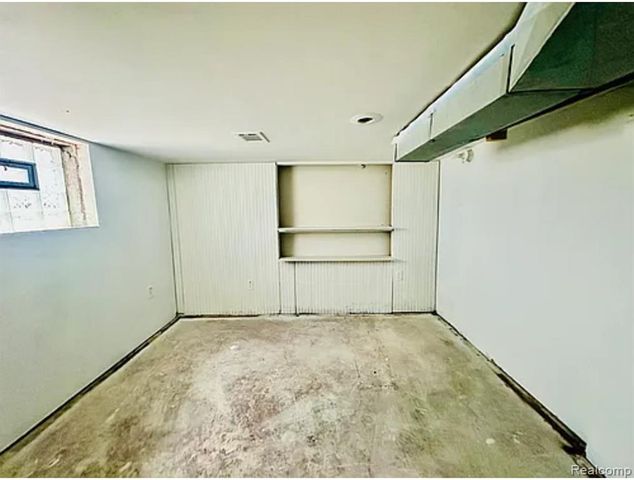 8175 Central, Center Line, MI 48015