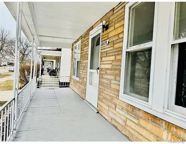 8175 Central, Center Line, MI 48015