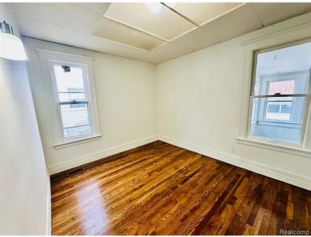 8175 Central, Center Line, MI 48015