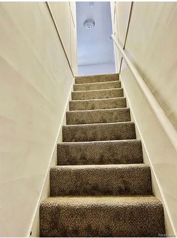 8175 Central, Center Line, MI 48015