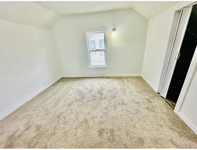 8175 Central, Center Line, MI 48015