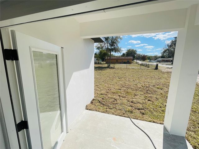 900 E GOTTSCHE AVENUE, Eustis, FL 32726