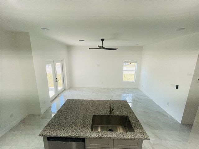 900 E GOTTSCHE AVENUE, Eustis, FL 32726