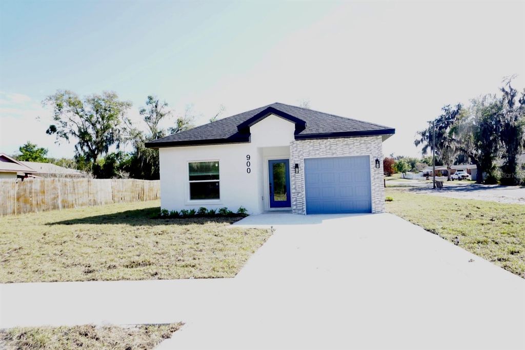 900 E GOTTSCHE AVENUE, Eustis, FL 32726