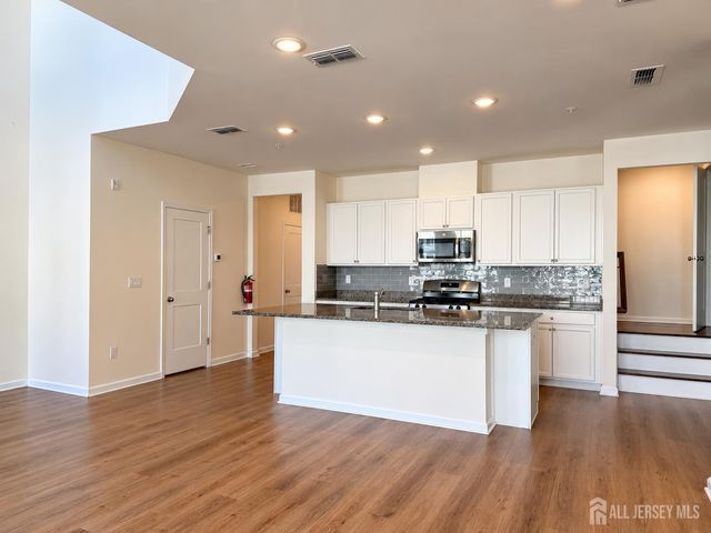 83 Depot Way, Dunellen, NJ 08812