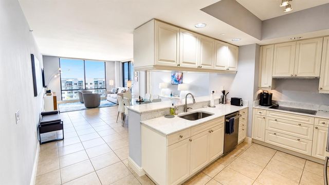 50 CENTRAL AVENUE 11A, Sarasota, FL 34236