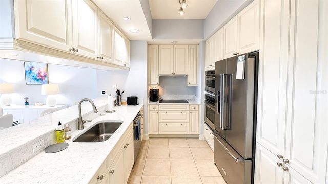 50 CENTRAL AVENUE 11A, Sarasota, FL 34236