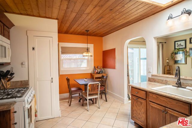 4224 E 11th Street, Long Beach, CA 90804