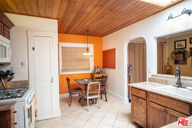 4224 E 11th Street, Long Beach, CA 90804
