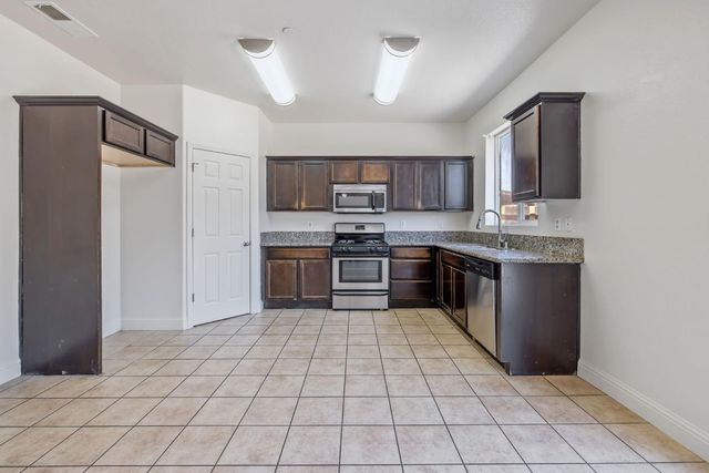 2964 Hannah Avenue, Sanger, CA 93657