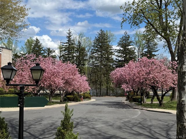 4 Channing Place 2R, Eastchester, NY 10709