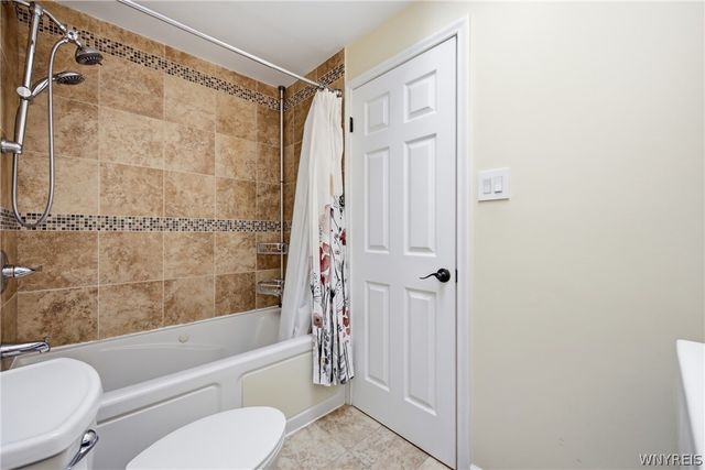 28 Fox Chapel Road, Amherst, NY 14221