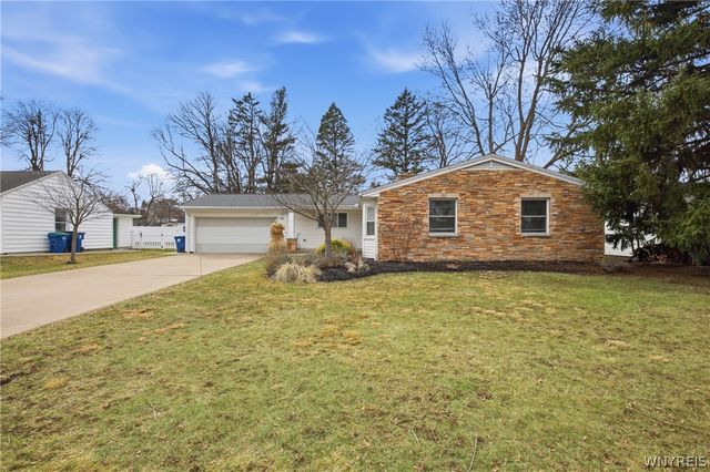 28 Fox Chapel Road, Amherst, NY 14221