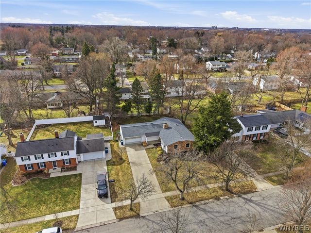 28 Fox Chapel Road, Amherst, NY 14221