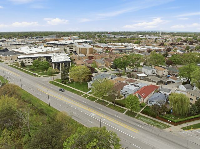 6916 W Forest Preserve Drive, Harwood Heights, IL 60706