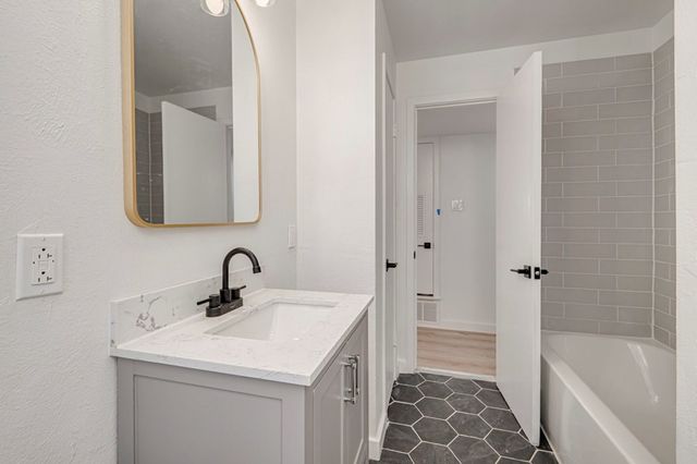 4601 Thomason Dr, Midland, TX 79703