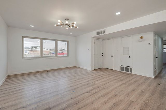 4601 Thomason Dr, Midland, TX 79703