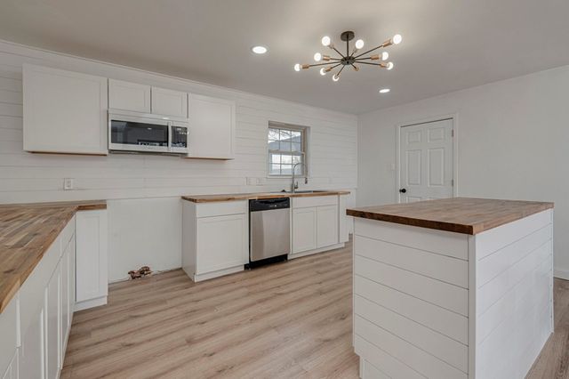 4601 Thomason Dr, Midland, TX 79703