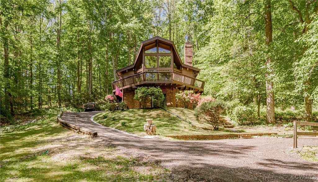 1115 Old Church Rd, Hanover, VA 23111