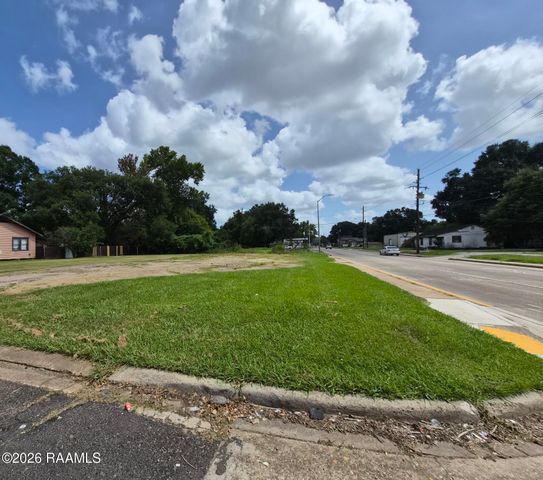912 NW Evangeline Thruway, Lafayette, LA 70501