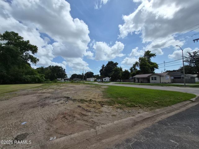 912 NW Evangeline Thruway, Lafayette, LA 70501