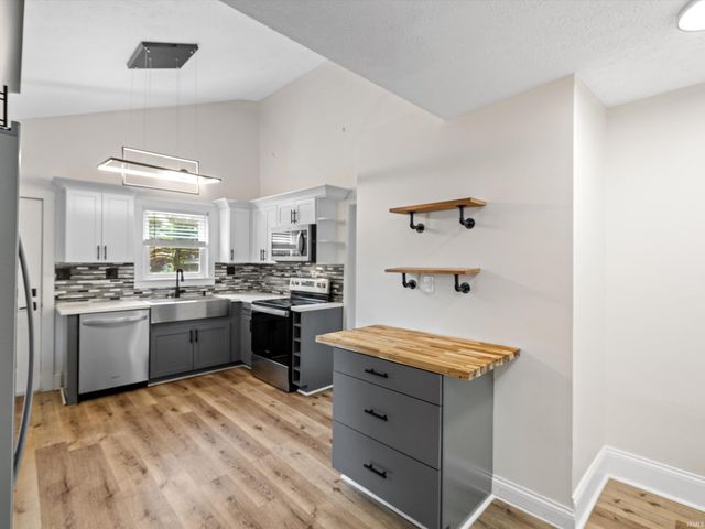 2015 E Blackford Avenue, Evansville, IN 47714