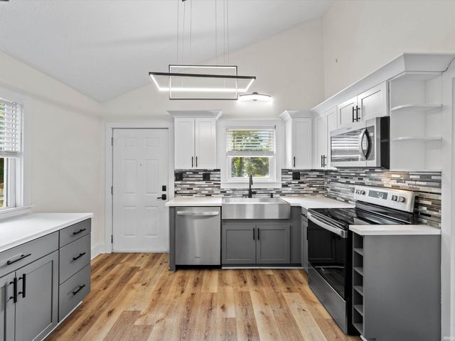 2015 E Blackford Avenue, Evansville, IN 47714