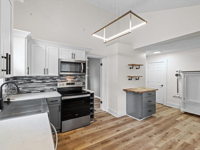 2015 E Blackford Avenue, Evansville, IN 47714