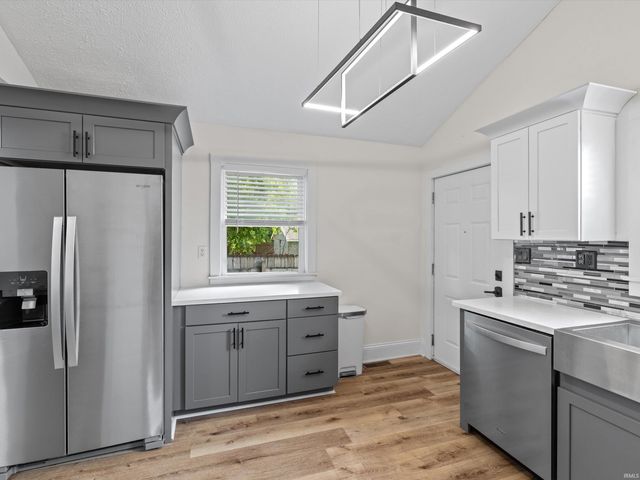 2015 E Blackford Avenue, Evansville, IN 47714