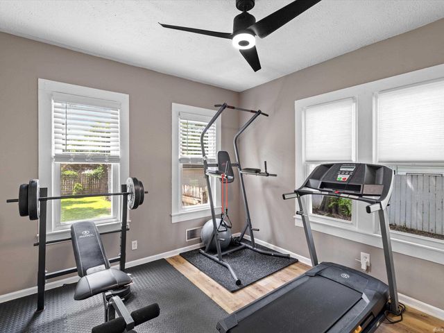 2015 E Blackford Avenue, Evansville, IN 47714