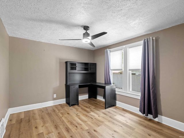 2015 E Blackford Avenue, Evansville, IN 47714