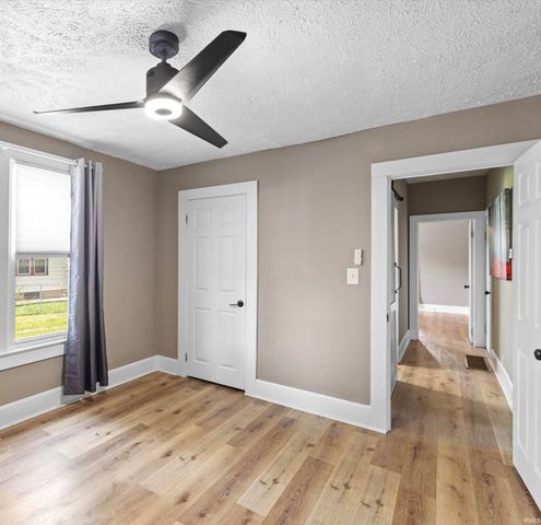 2015 E Blackford Avenue, Evansville, IN 47714