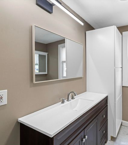 2015 E Blackford Avenue, Evansville, IN 47714