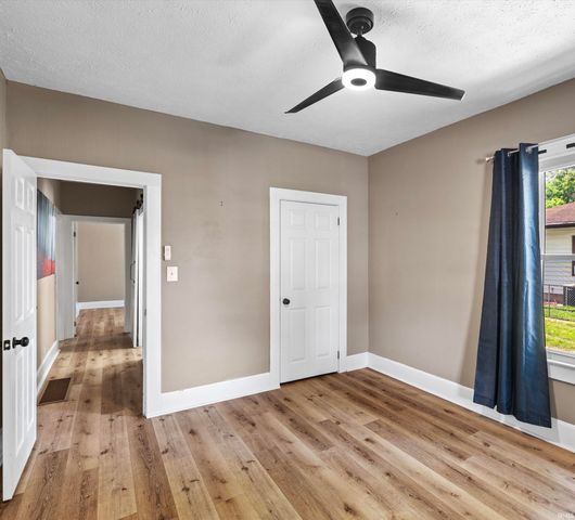 2015 E Blackford Avenue, Evansville, IN 47714