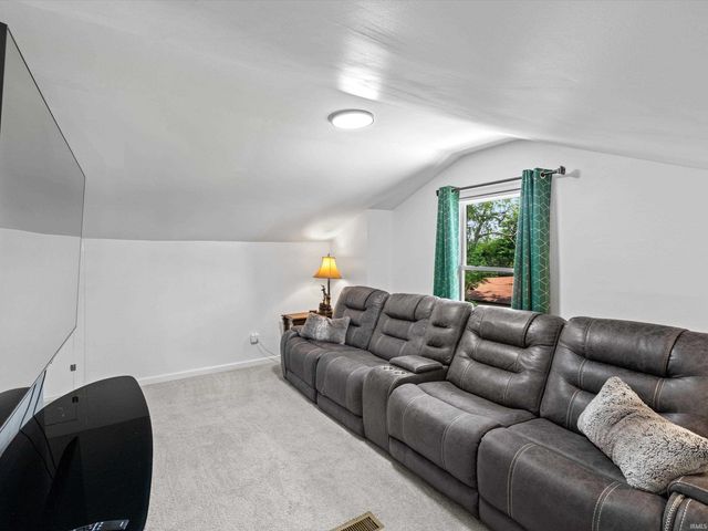 2015 E Blackford Avenue, Evansville, IN 47714