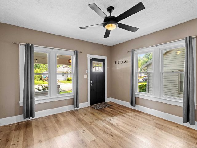 2015 E Blackford Avenue, Evansville, IN 47714