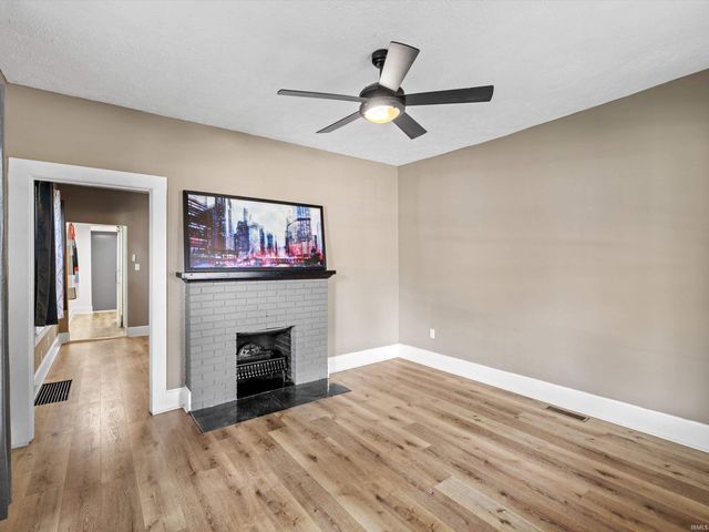 2015 E Blackford Avenue, Evansville, IN 47714