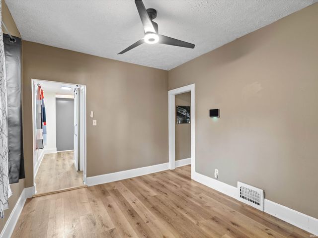 2015 E Blackford Avenue, Evansville, IN 47714